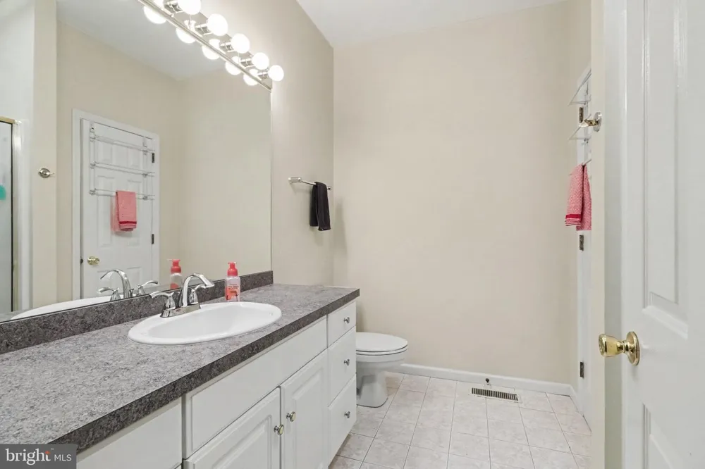 525 WATERSIDE CIRCLE Lebanon, PA 17042