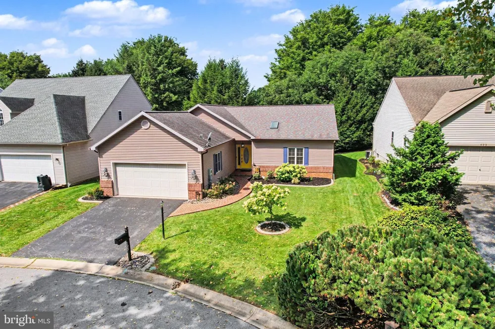 525 WATERSIDE CIRCLE Lebanon, PA 17042