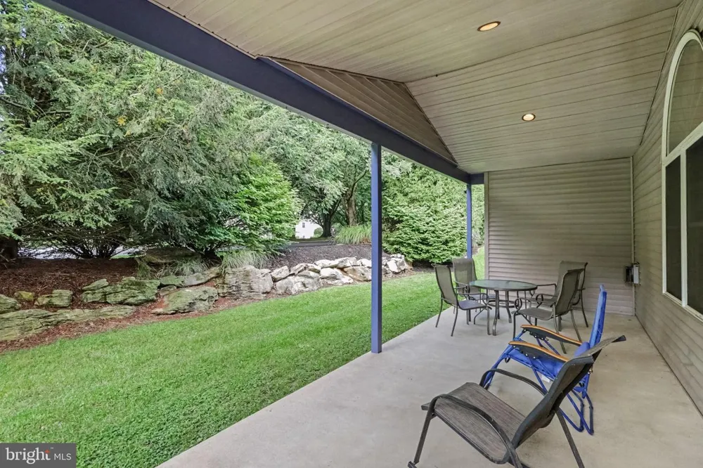 525 WATERSIDE CIRCLE Lebanon, PA 17042