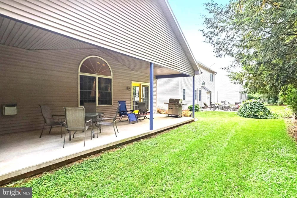 525 WATERSIDE CIRCLE Lebanon, PA 17042