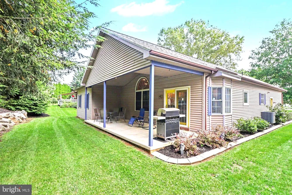 525 WATERSIDE CIRCLE Lebanon, PA 17042