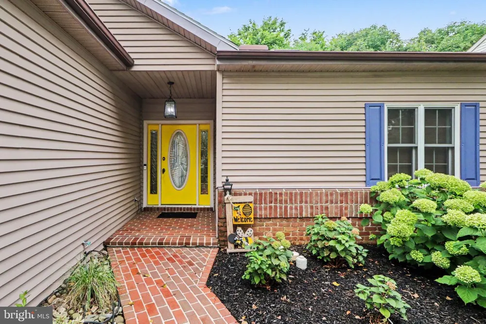 525 WATERSIDE CIRCLE Lebanon, PA 17042