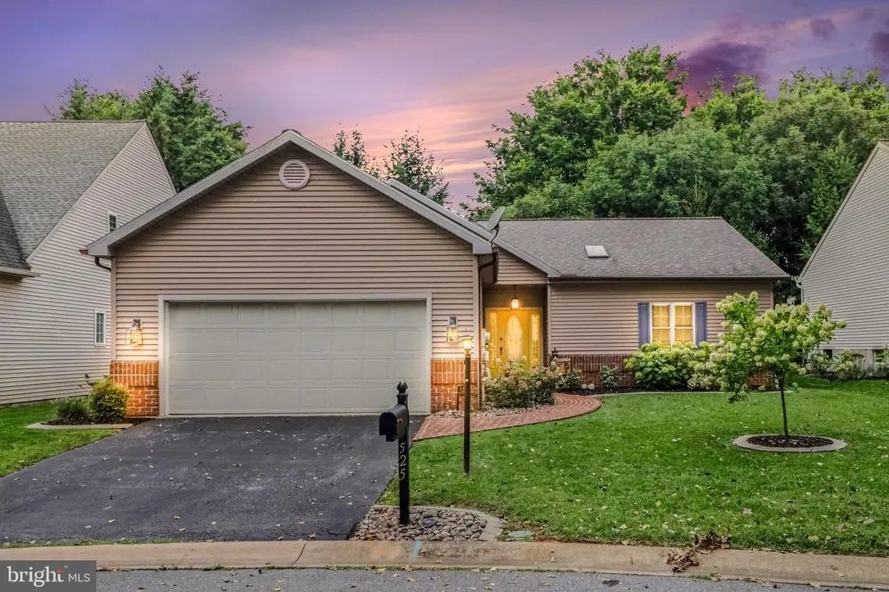 525 WATERSIDE CIRCLE Lebanon, PA 17042