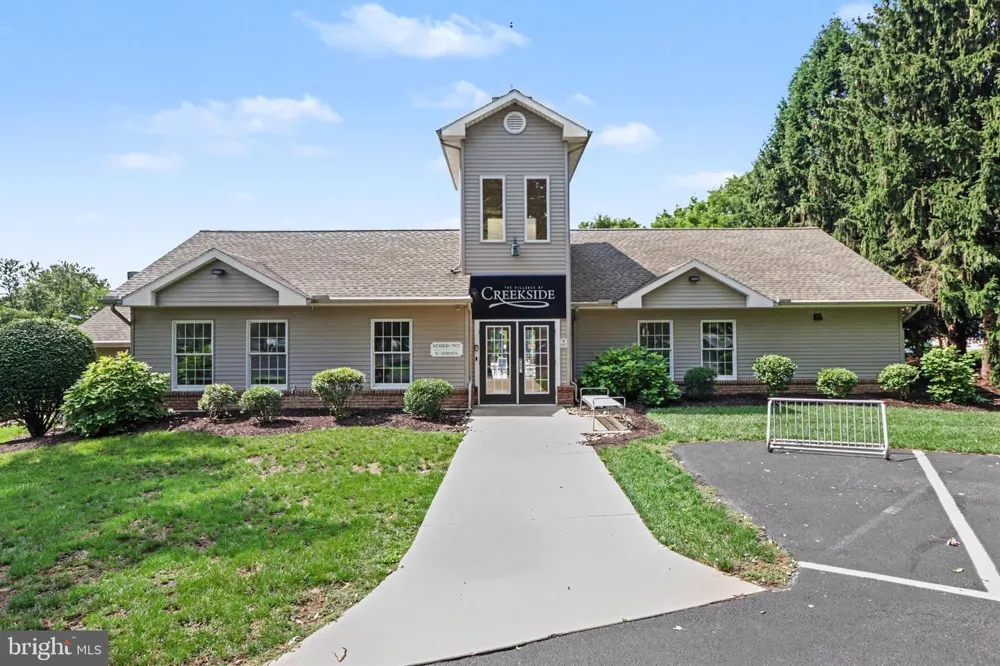 525 WATERSIDE CIRCLE Lebanon, PA 17042