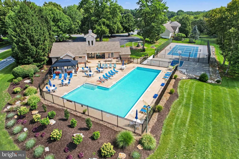 525 WATERSIDE CIRCLE Lebanon, PA 17042