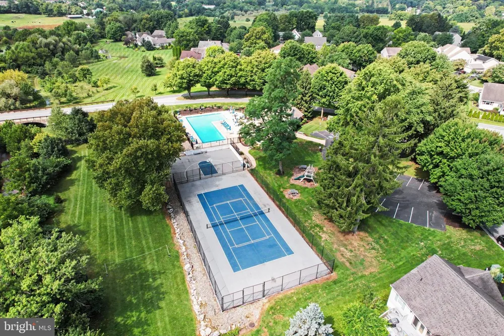 525 WATERSIDE CIRCLE Lebanon, PA 17042