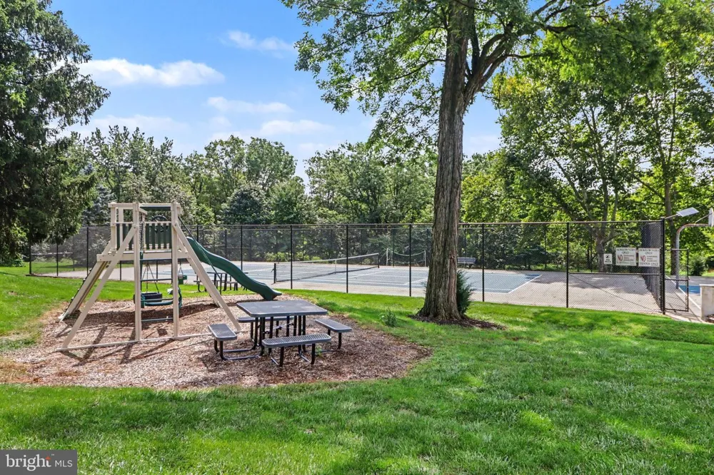 525 WATERSIDE CIRCLE Lebanon, PA 17042