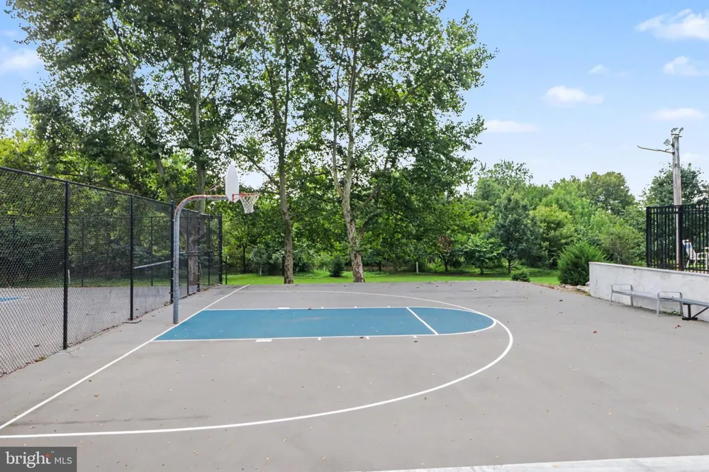 525 WATERSIDE CIRCLE Lebanon, PA 17042