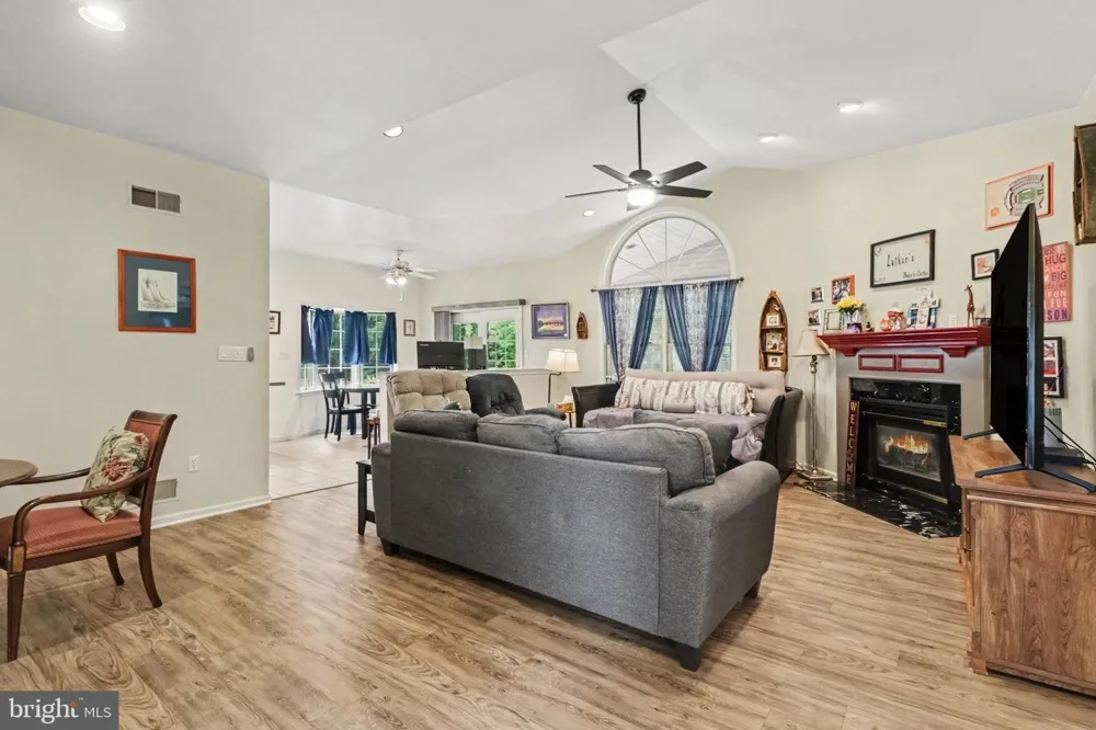 525 WATERSIDE CIRCLE Lebanon, PA 17042