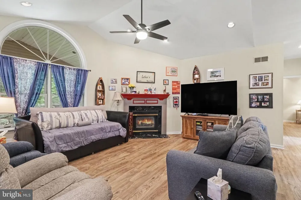 525 WATERSIDE CIRCLE Lebanon, PA 17042