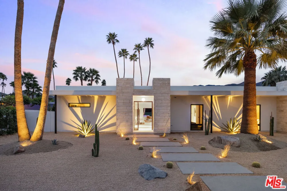 483 E Santiago Way Palm Springs, CA 92264