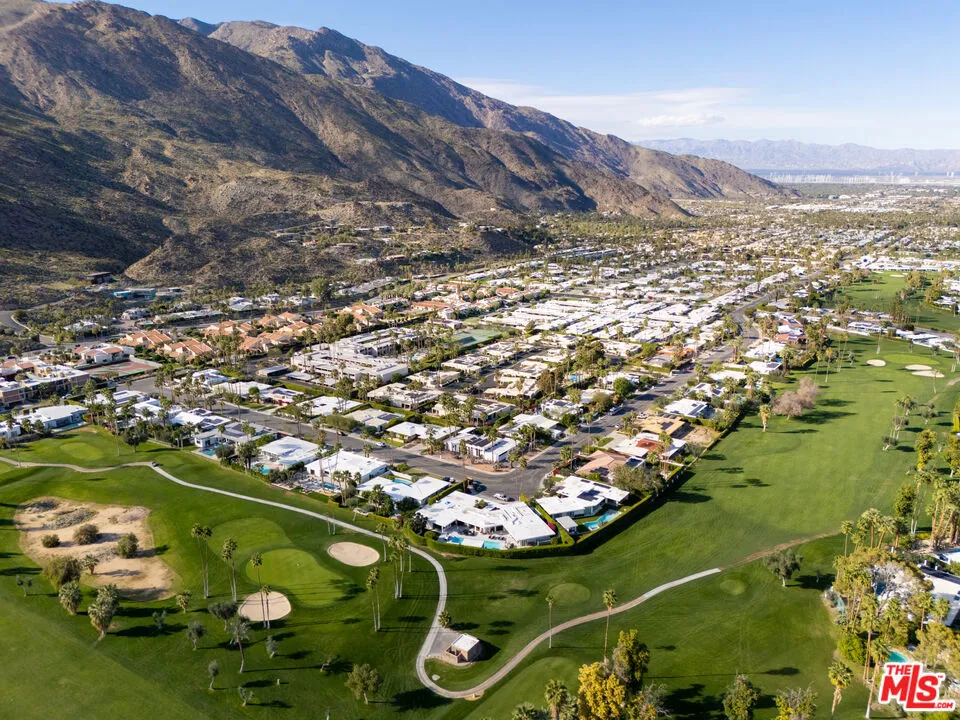 483 E Santiago Way Palm Springs, CA 92264