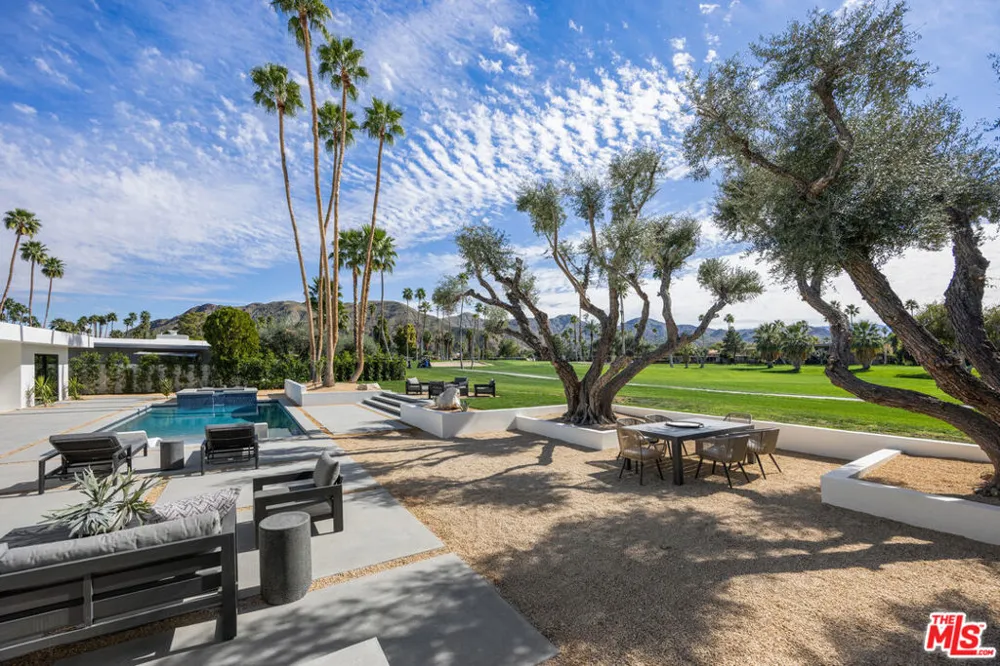 483 E Santiago Way Palm Springs, CA 92264