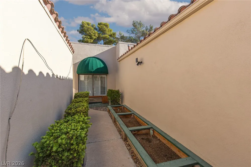2882 Bridgepointe Drive Las Vegas, NV 89121