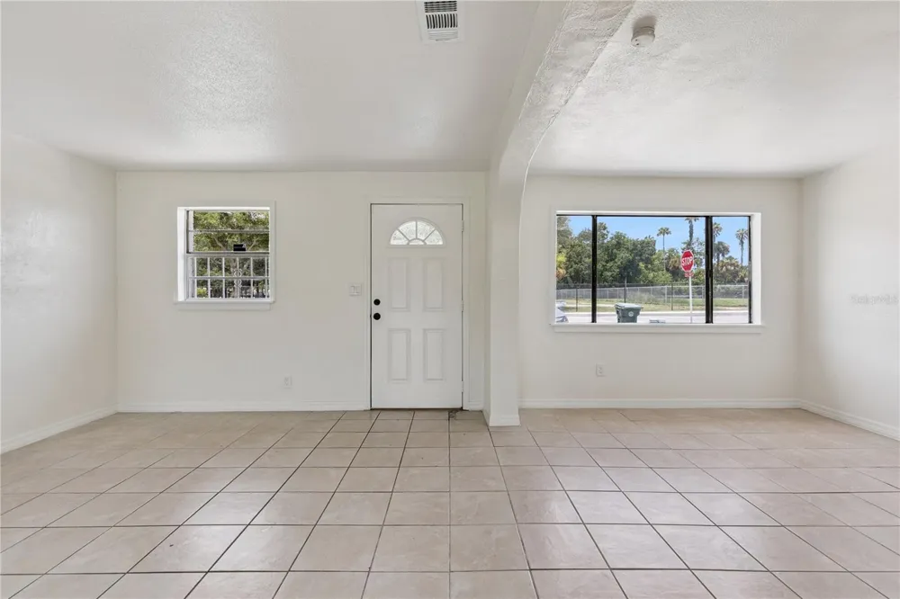 875 LOOMIS AVENUE Daytona Beach, FL 32114