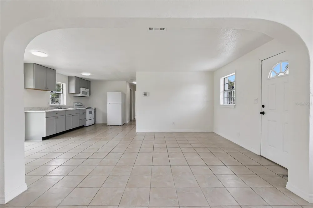 875 LOOMIS AVENUE Daytona Beach, FL 32114