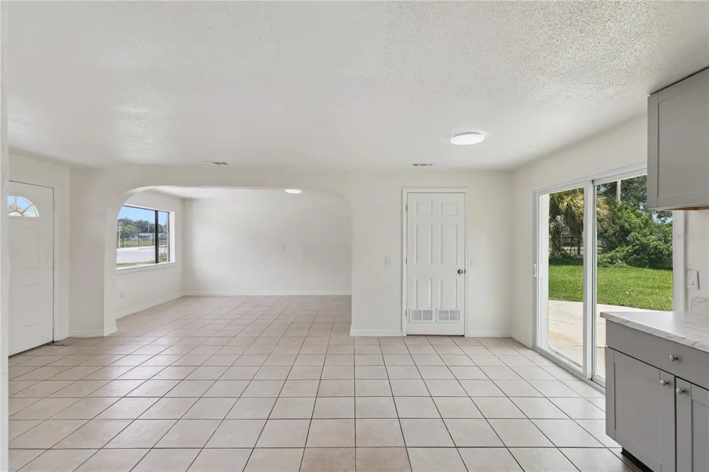 875 LOOMIS AVENUE Daytona Beach, FL 32114