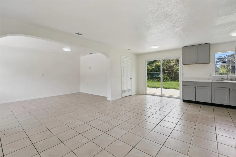 875 LOOMIS AVENUE Daytona Beach, FL 32114