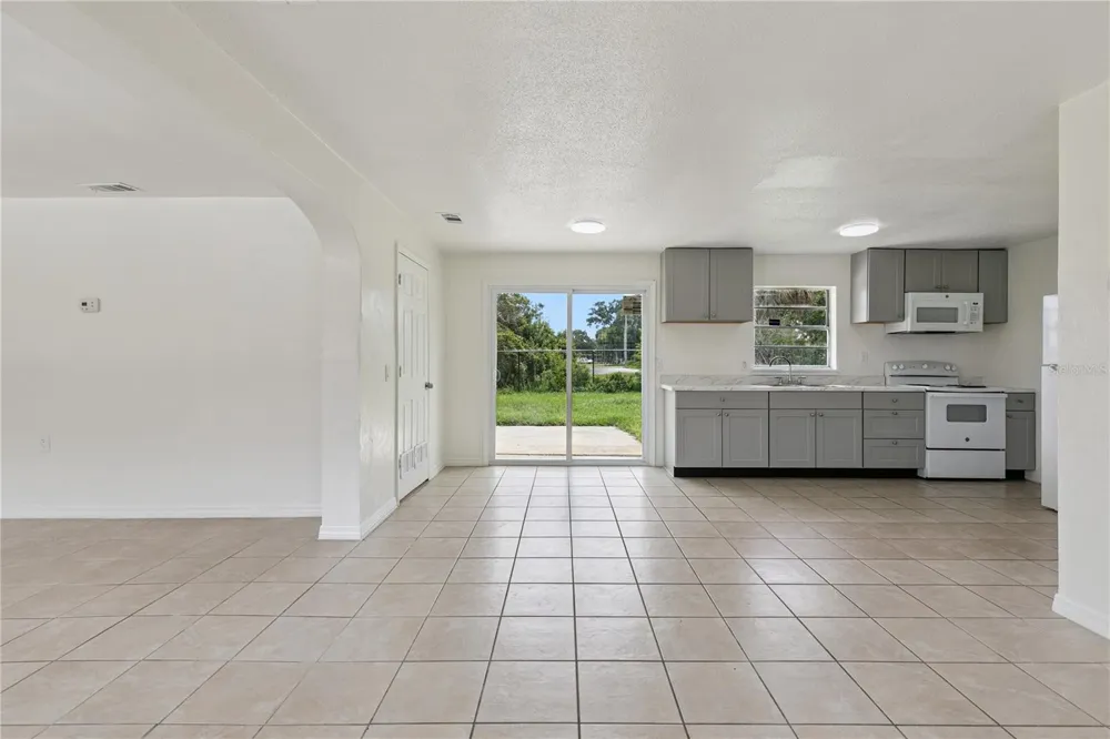 875 LOOMIS AVENUE Daytona Beach, FL 32114