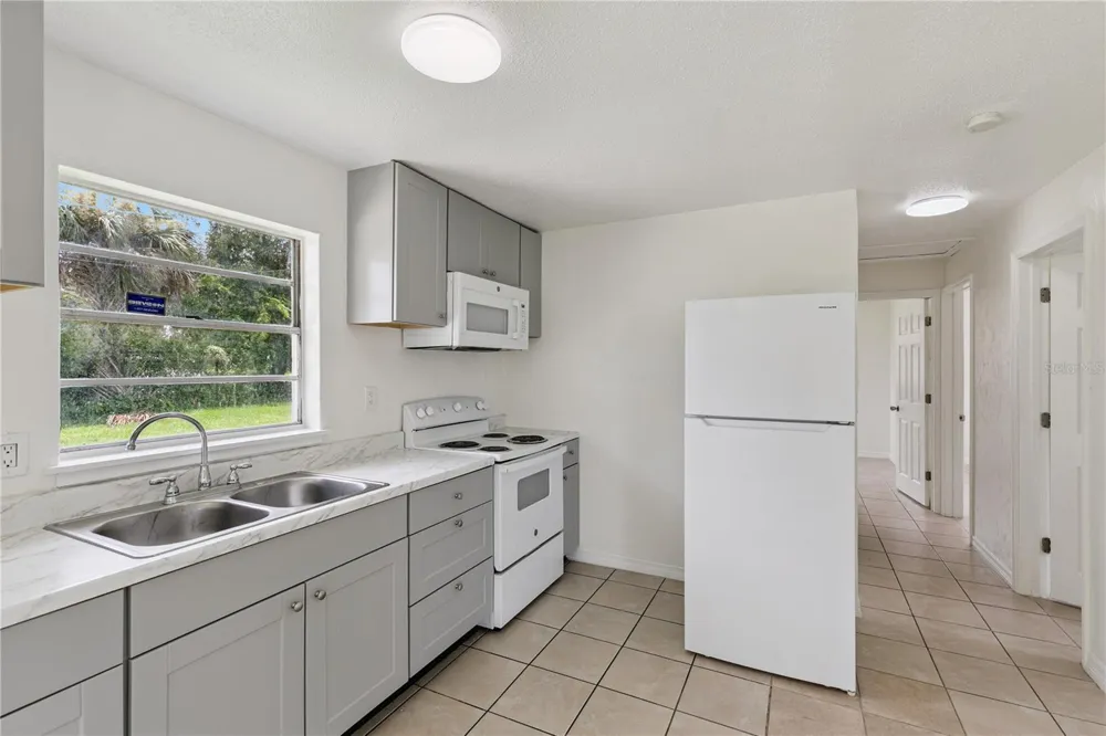 875 LOOMIS AVENUE Daytona Beach, FL 32114
