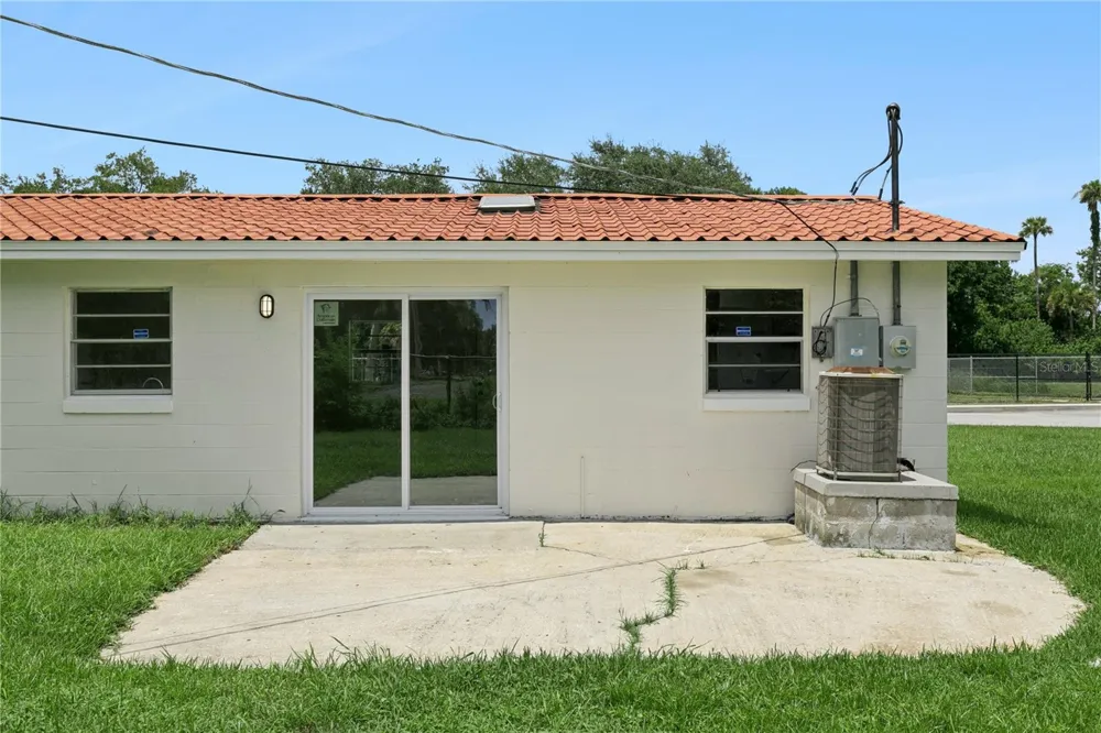 875 LOOMIS AVENUE Daytona Beach, FL 32114
