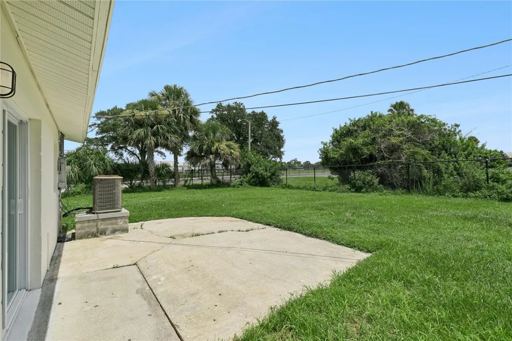 875 LOOMIS AVENUE Daytona Beach, FL 32114