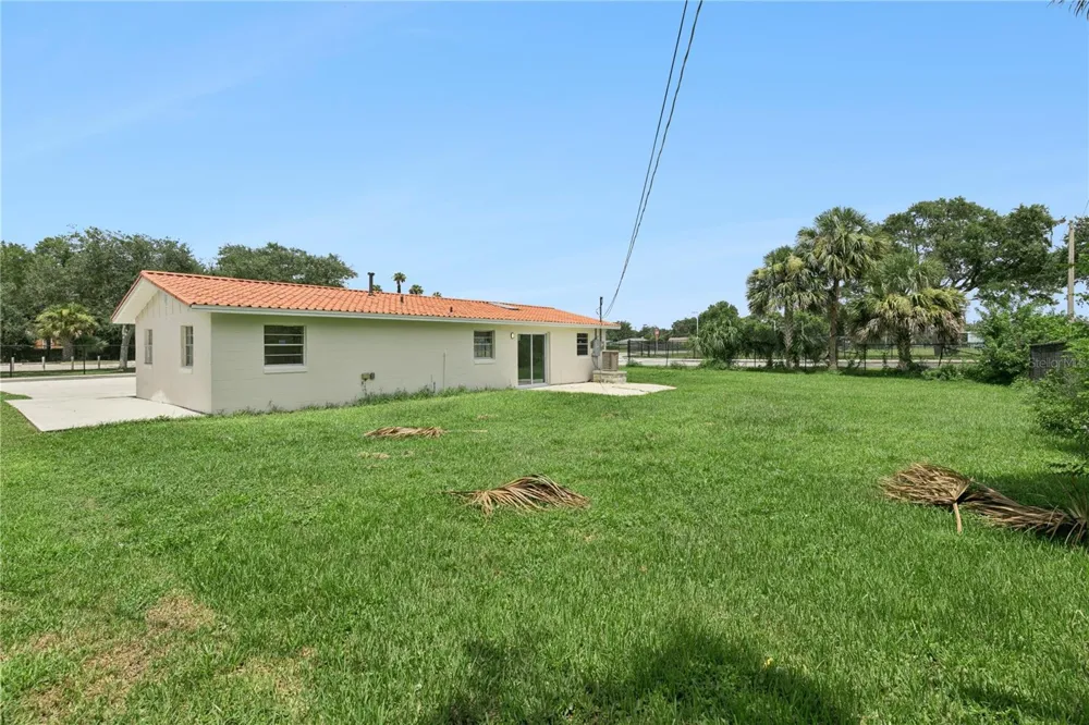 875 LOOMIS AVENUE Daytona Beach, FL 32114
