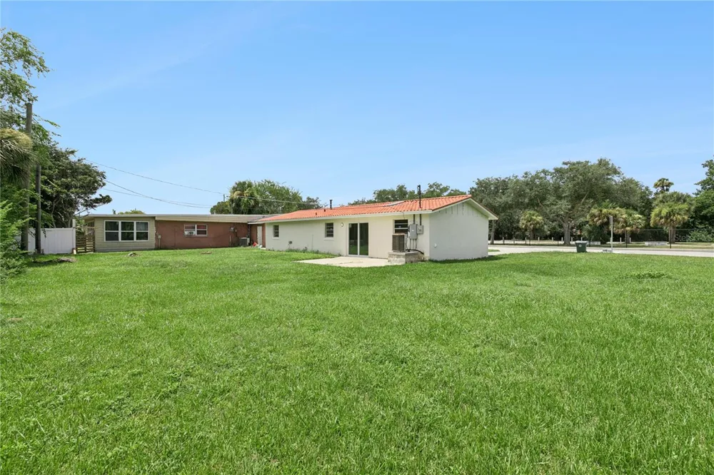 875 LOOMIS AVENUE Daytona Beach, FL 32114