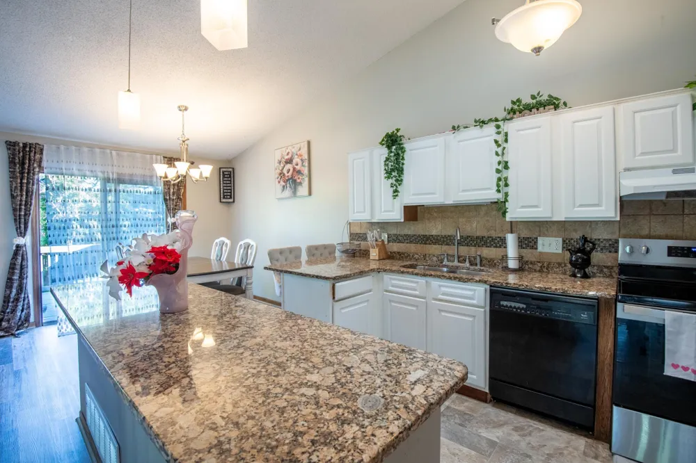 2561 Copper Cliff Trail Woodbury, MN 55125