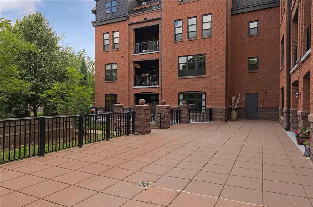 80 Western Avenue #405 Saint Paul, MN 55102