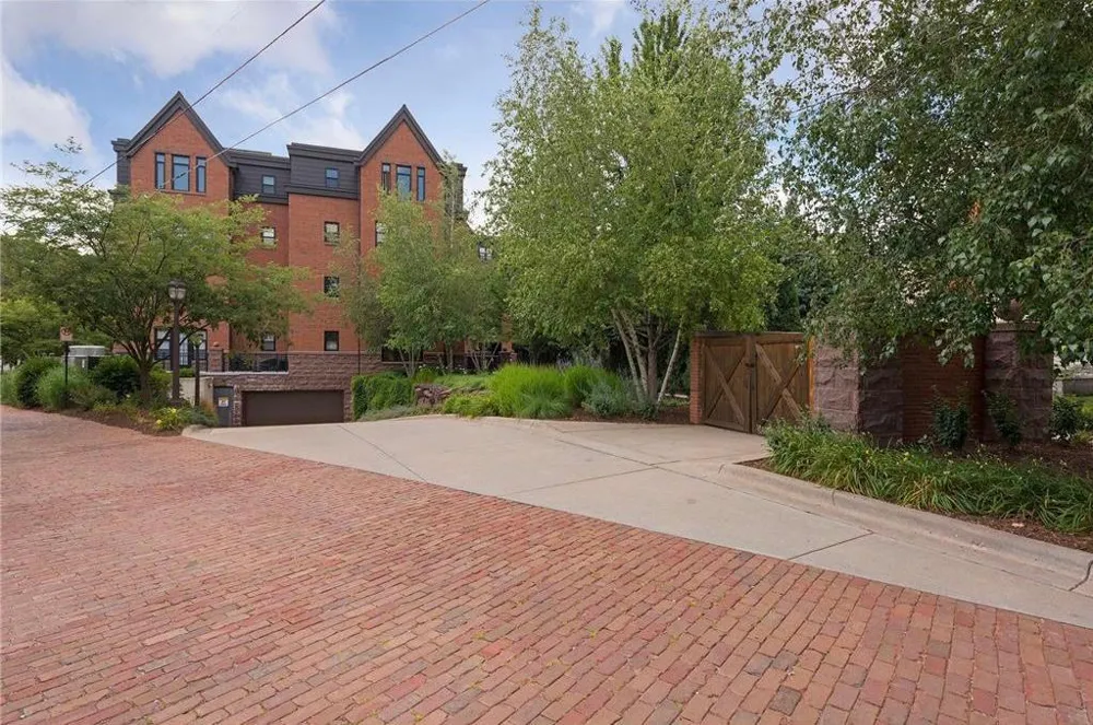 80 Western Avenue #405 Saint Paul, MN 55102