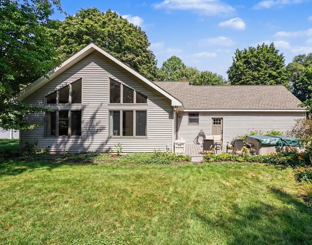 1538 W 32nd Street Holland, MI 49423