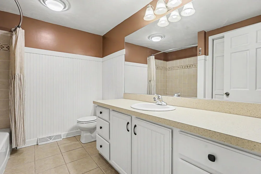 1538 W 32nd Street Holland, MI 49423