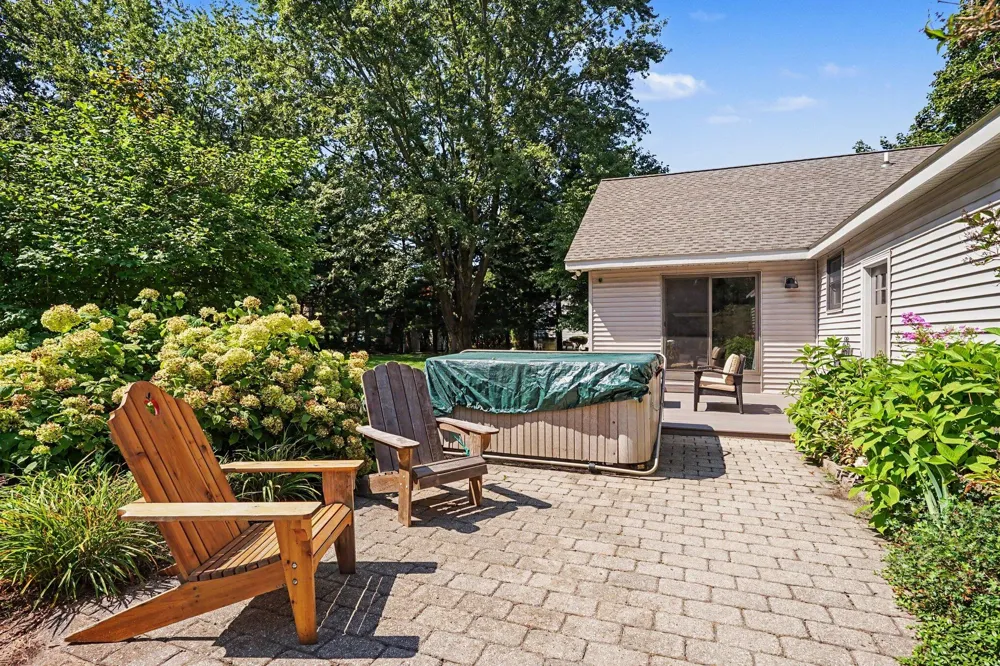 1538 W 32nd Street Holland, MI 49423