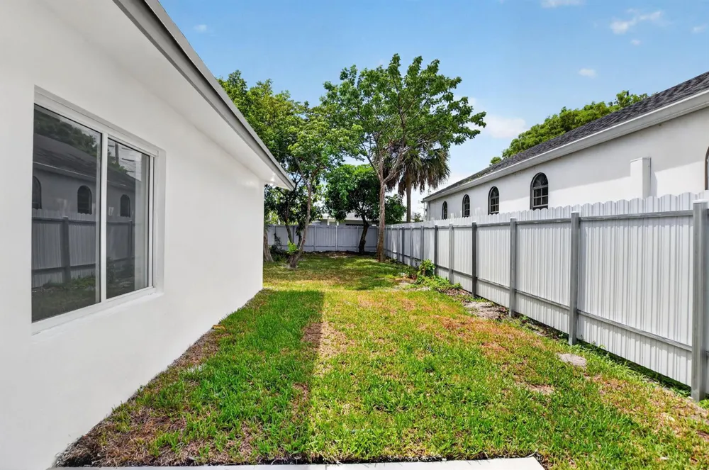 182 SW 6 STREET Deerfield Beach, FL 33441