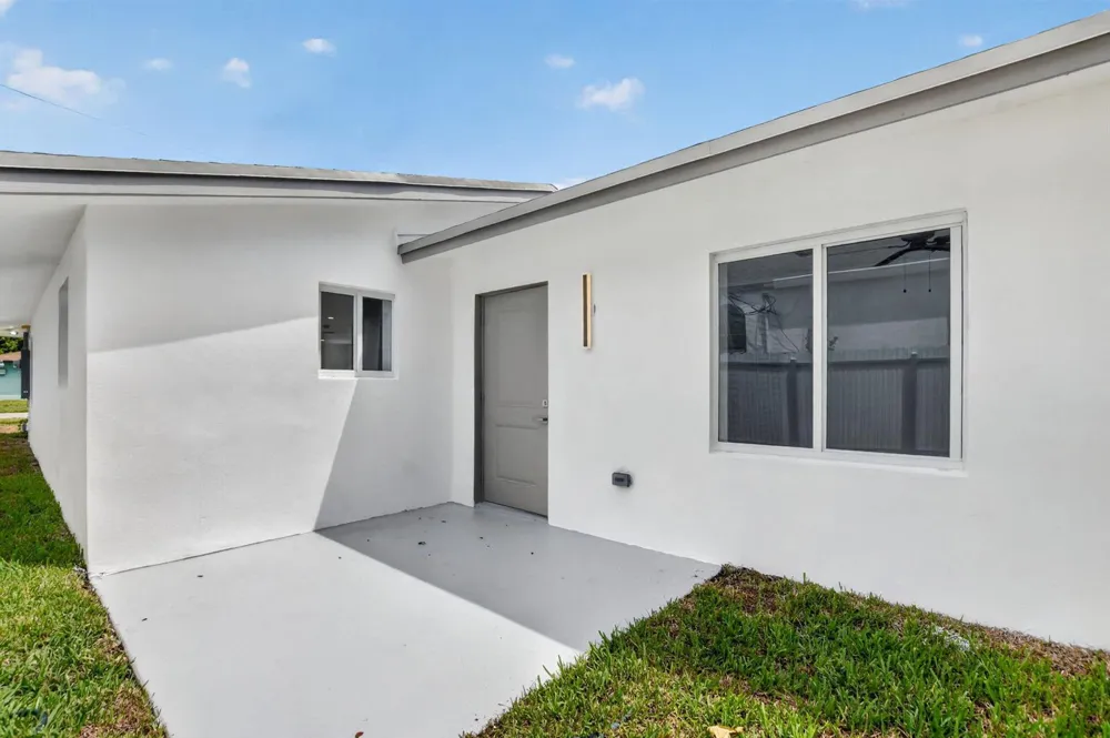 182 SW 6 STREET Deerfield Beach, FL 33441