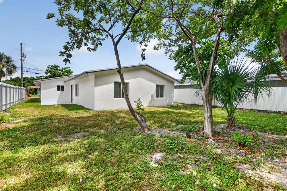 182 SW 6 STREET Deerfield Beach, FL 33441