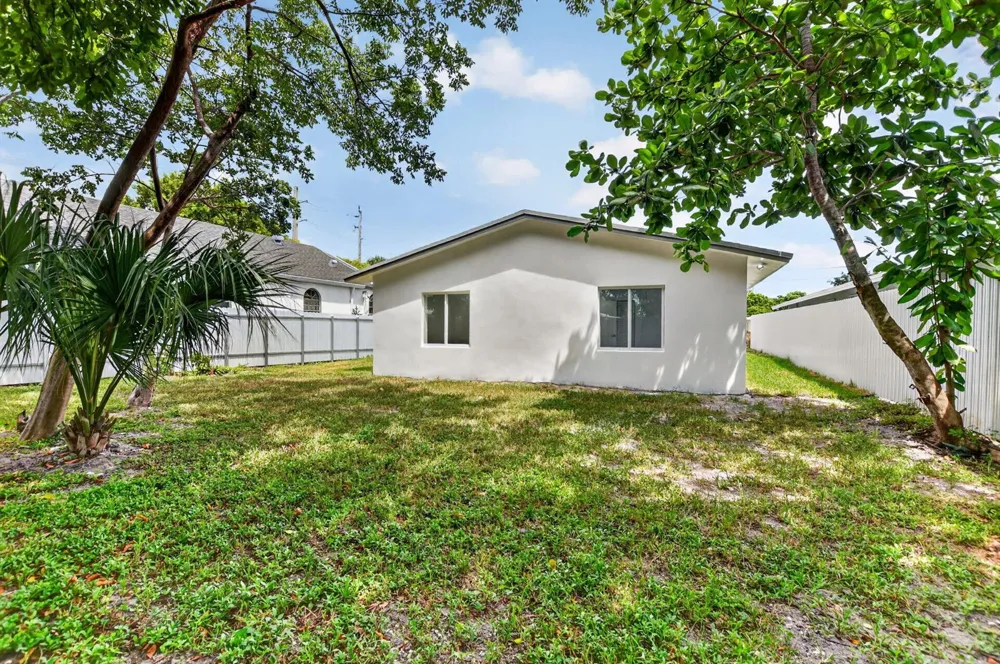 182 SW 6 STREET Deerfield Beach, FL 33441