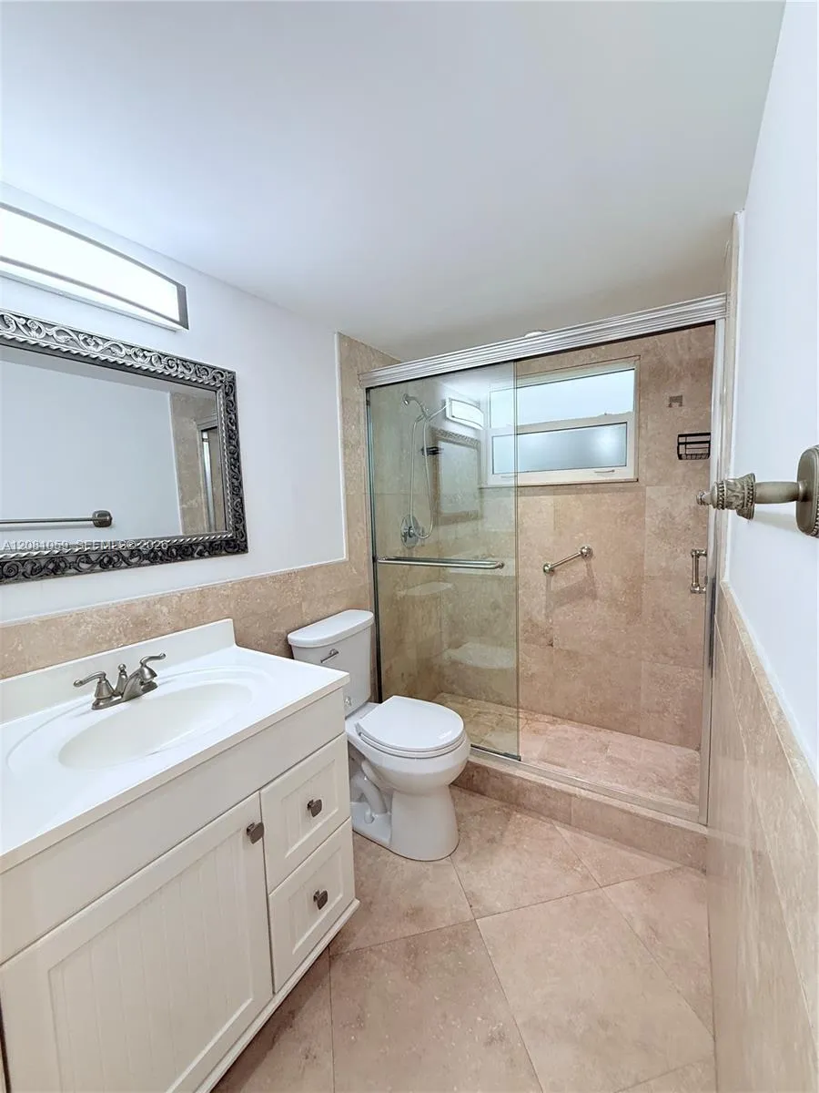 720 Collins Ave #204 Miami Beach, FL 33139