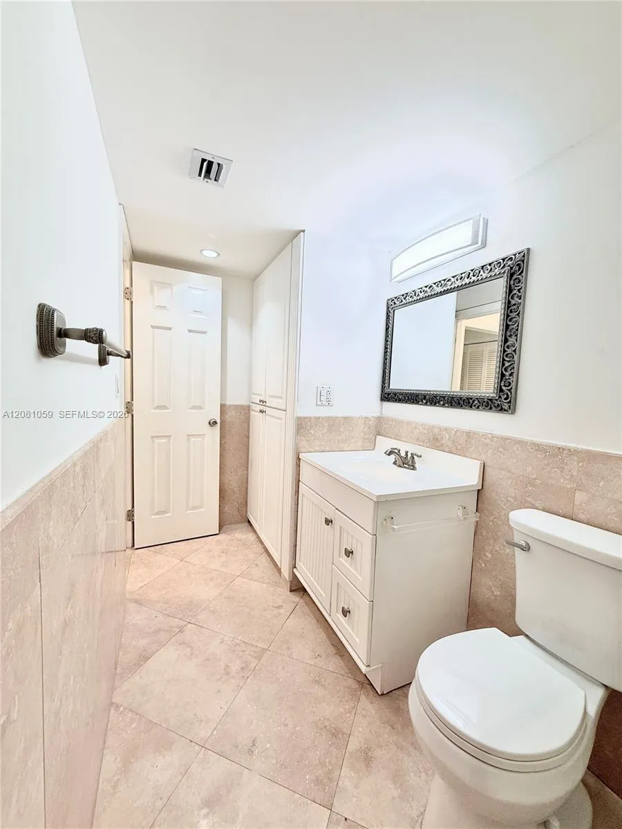 720 Collins Ave #204 Miami Beach, FL 33139