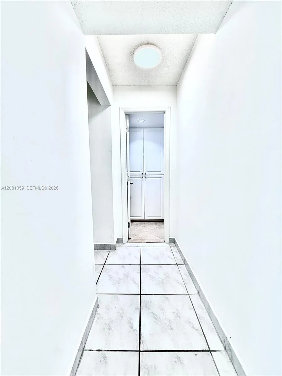 720 Collins Ave #204 Miami Beach, FL 33139