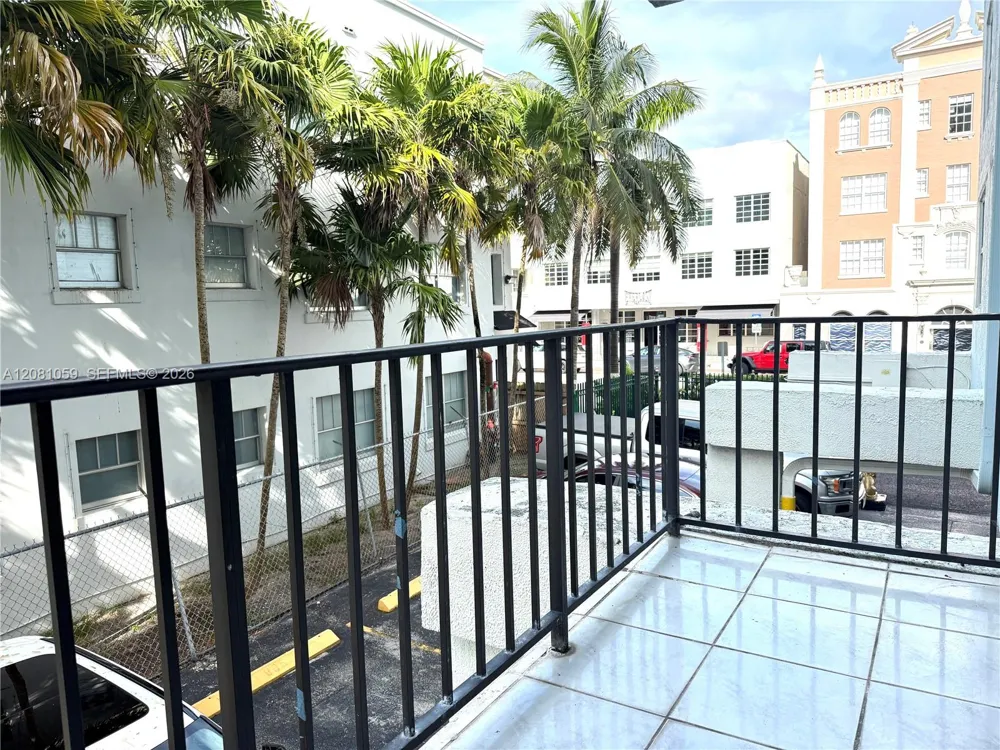720 Collins Ave #204 Miami Beach, FL 33139
