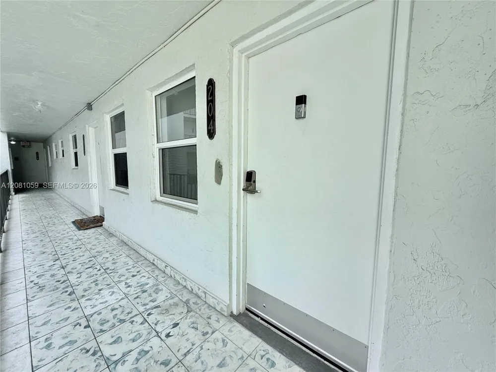 720 Collins Ave #204 Miami Beach, FL 33139
