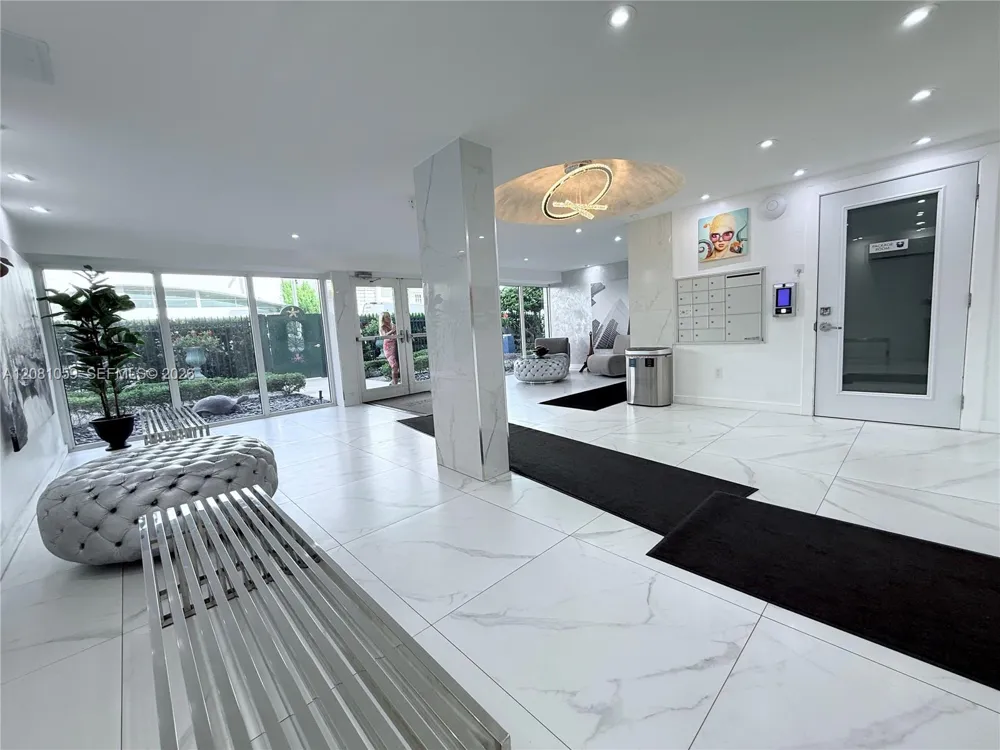 720 Collins Ave #204 Miami Beach, FL 33139