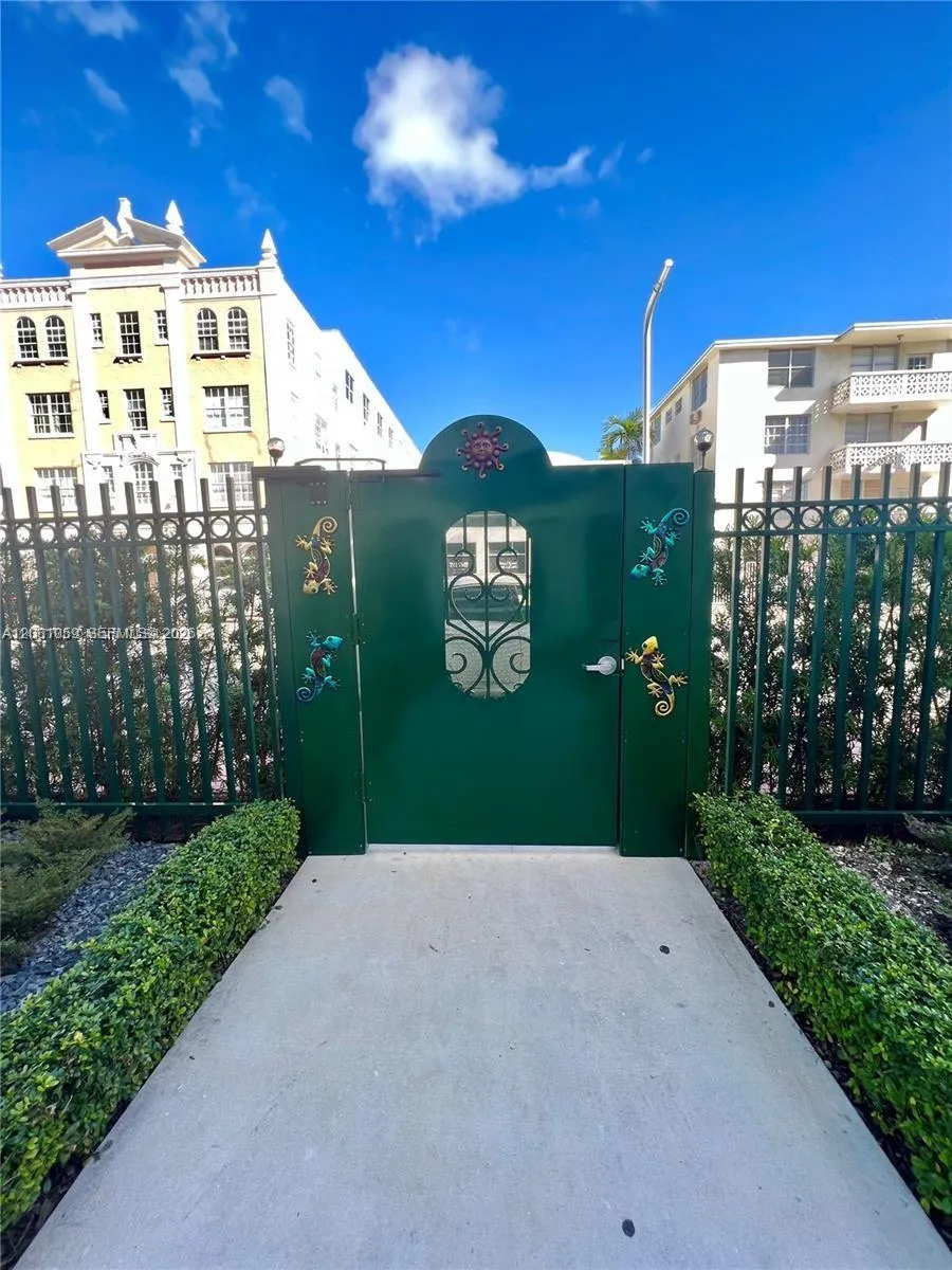 720 Collins Ave #204 Miami Beach, FL 33139