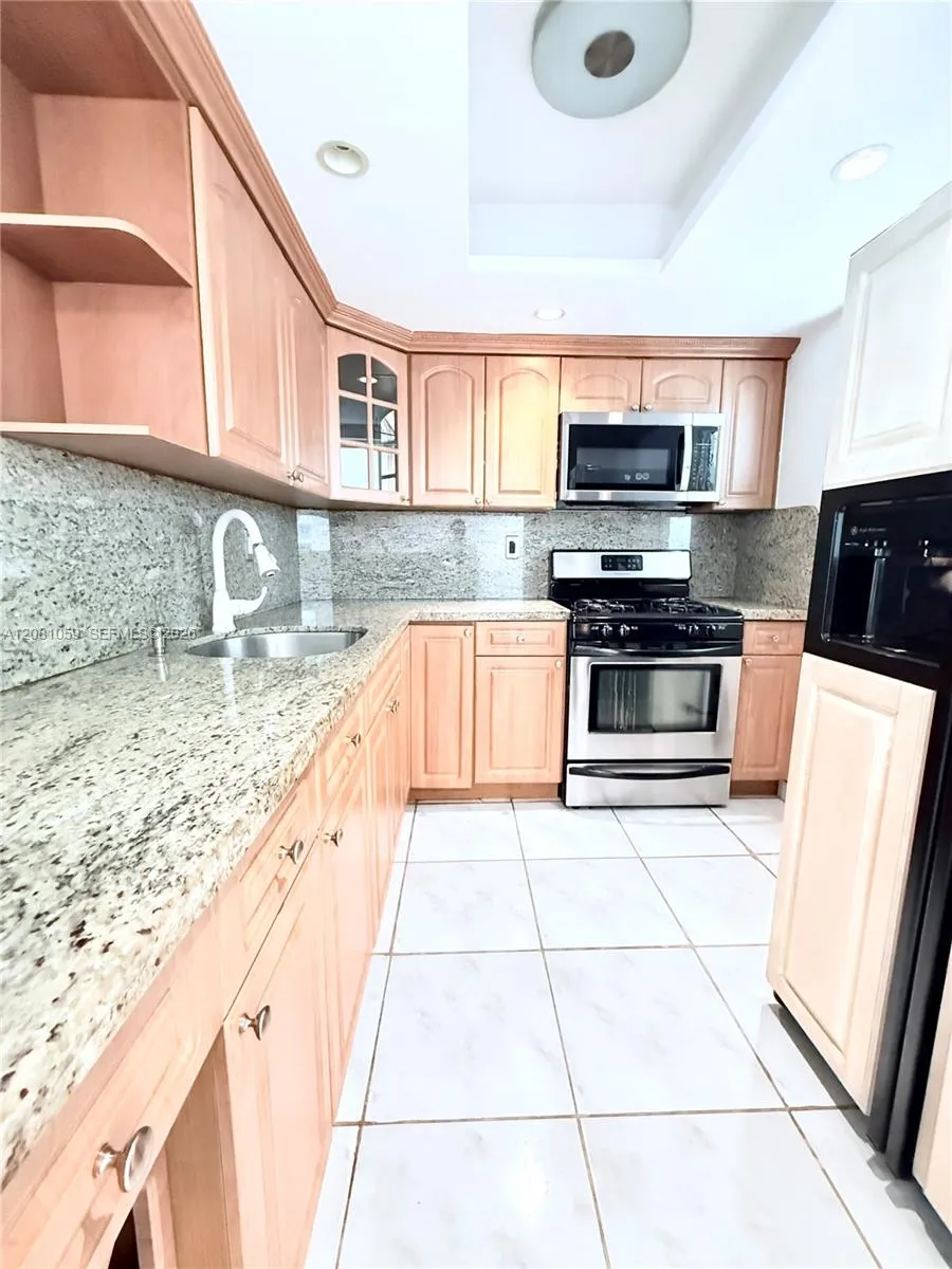 720 Collins Ave #204 Miami Beach, FL 33139