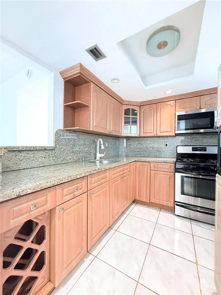 720 Collins Ave #204 Miami Beach, FL 33139