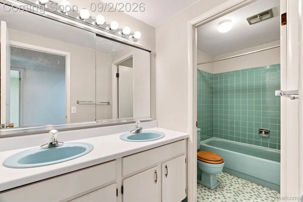 4856 Danbury Drive Troy City, MI 48085