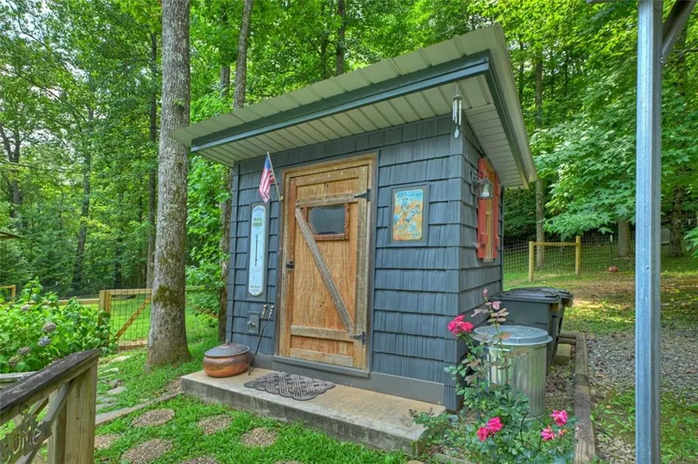 100 Wing Circle Ellijay, GA 30536