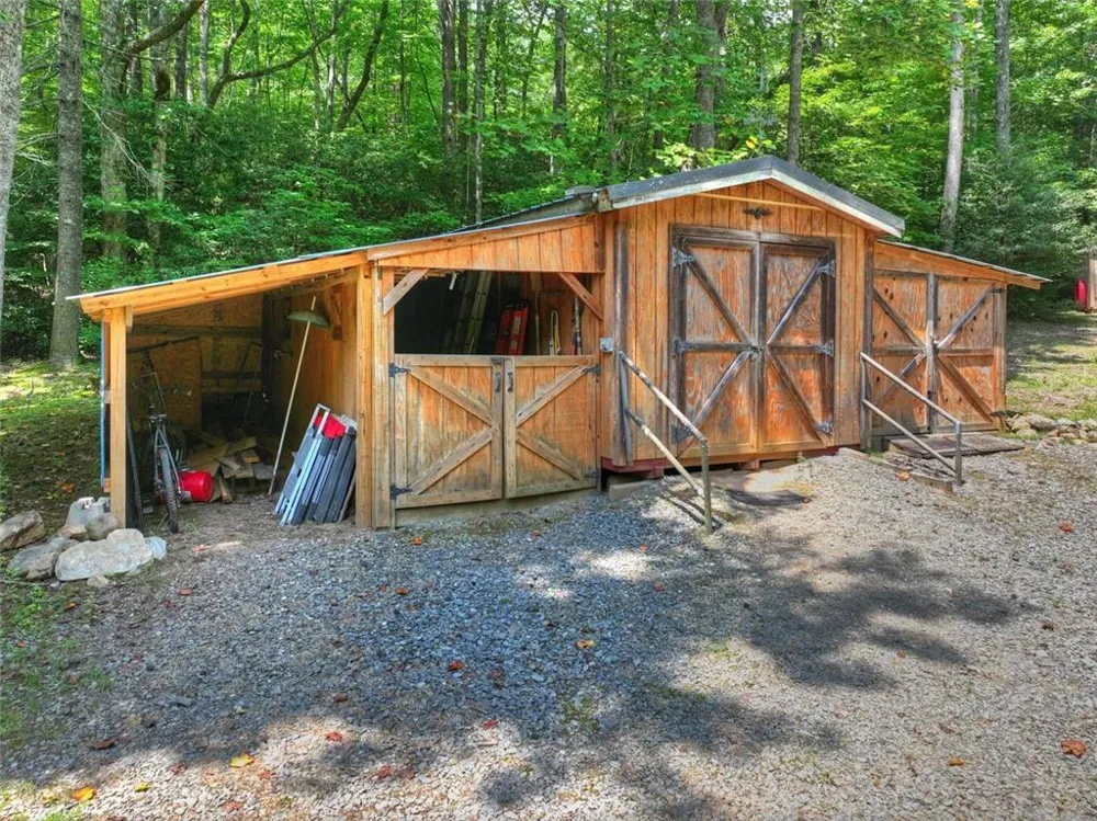 100 Wing Circle Ellijay, GA 30536